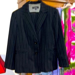 Women’s Jones Wear Pants Suit, 14, Black pinstripe